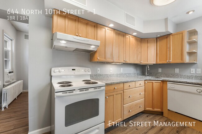 Building Photo - 644 N 10th St