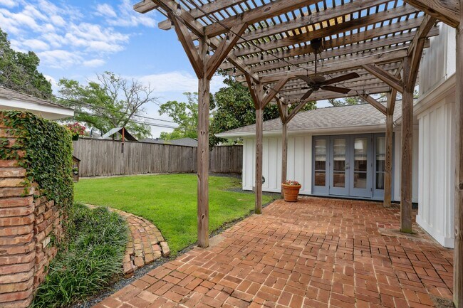 Building Photo - 6158 Burgoyne Dr.