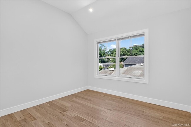 Building Photo - 42 Linwood Rd N