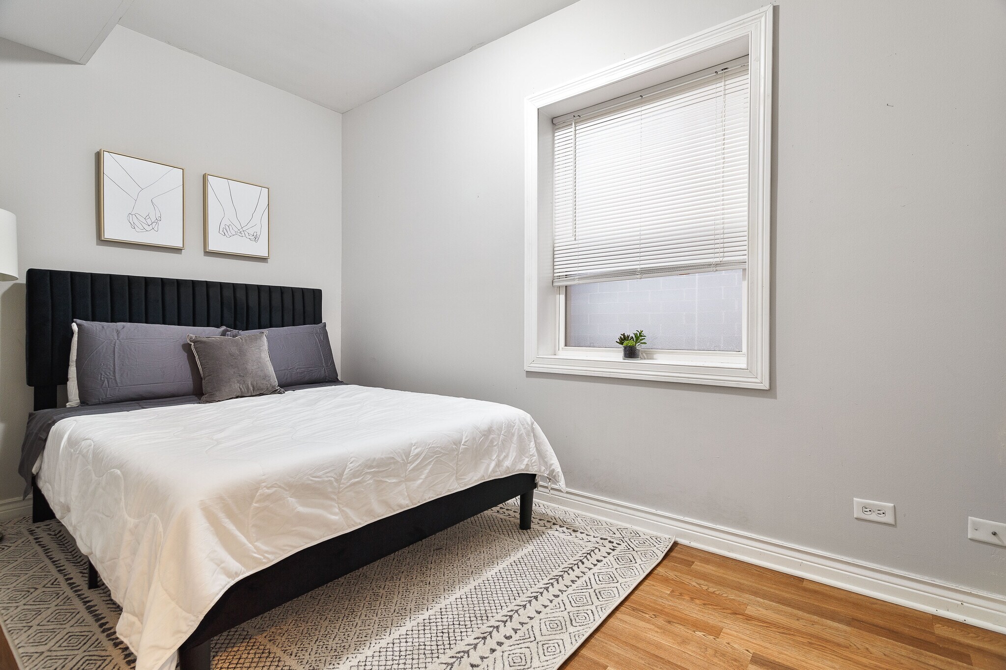 Building Photo - 3047 N Clybourn Ave