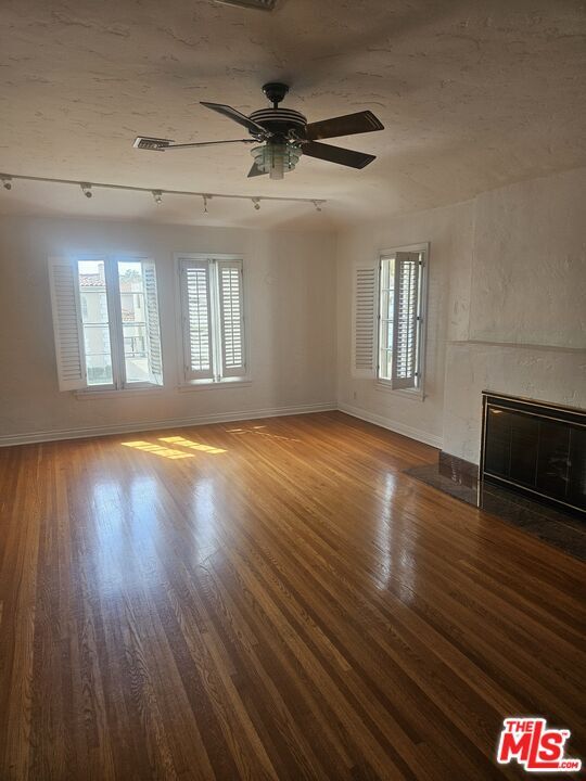 Building Photo - 122 N Detroit St