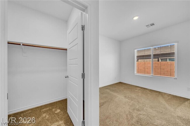 Building Photo - 2706 Song Pt Ave