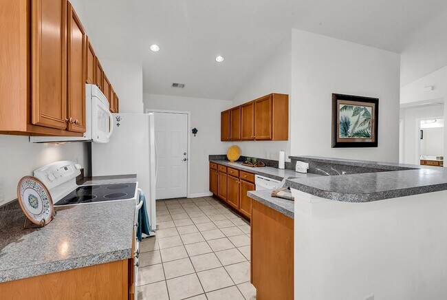 Building Photo - 765 Riverward Dr
