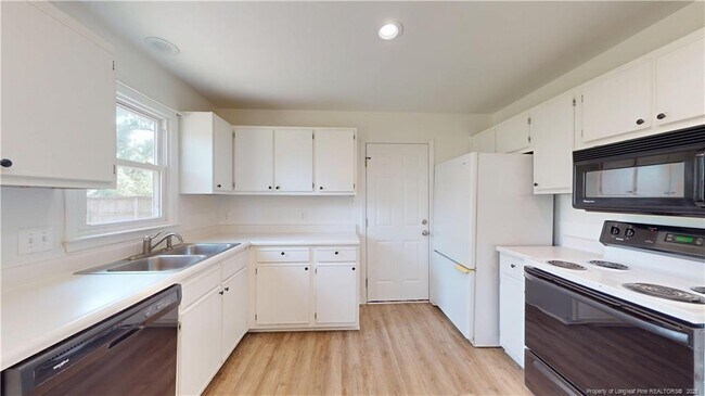 Building Photo - 242 Eppingdale Dr