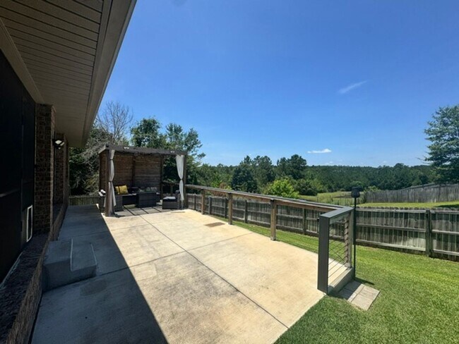 Building Photo - 4 Bedroom All Brick Home in Willow Creek Plantation!