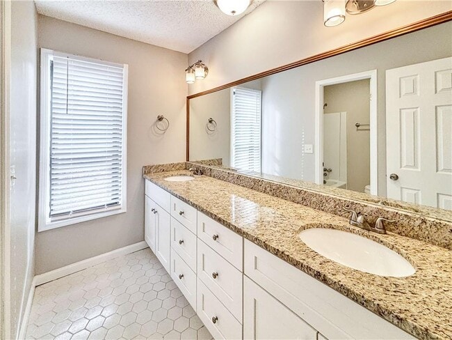 Building Photo - 1543 Hillhaven Dr