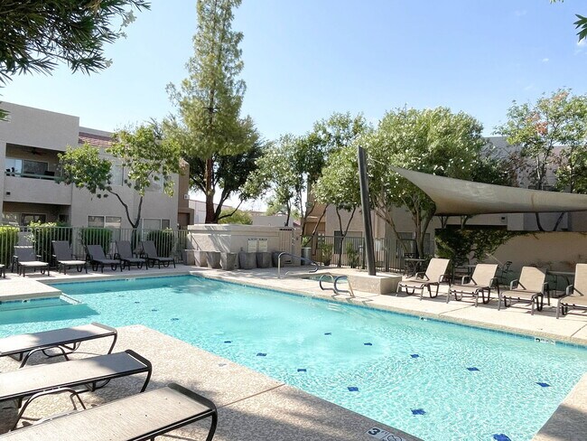 Building Photo - 1295 N Ash St