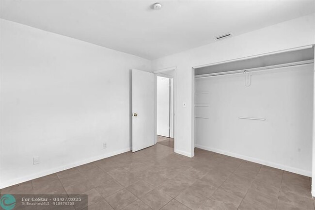 Building Photo - 5748 NW 27th Ct