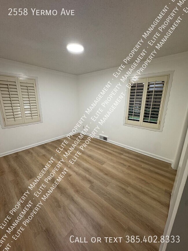 Building Photo - 2558 Yermo Ave