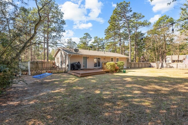 Building Photo - 620 E New England Ave