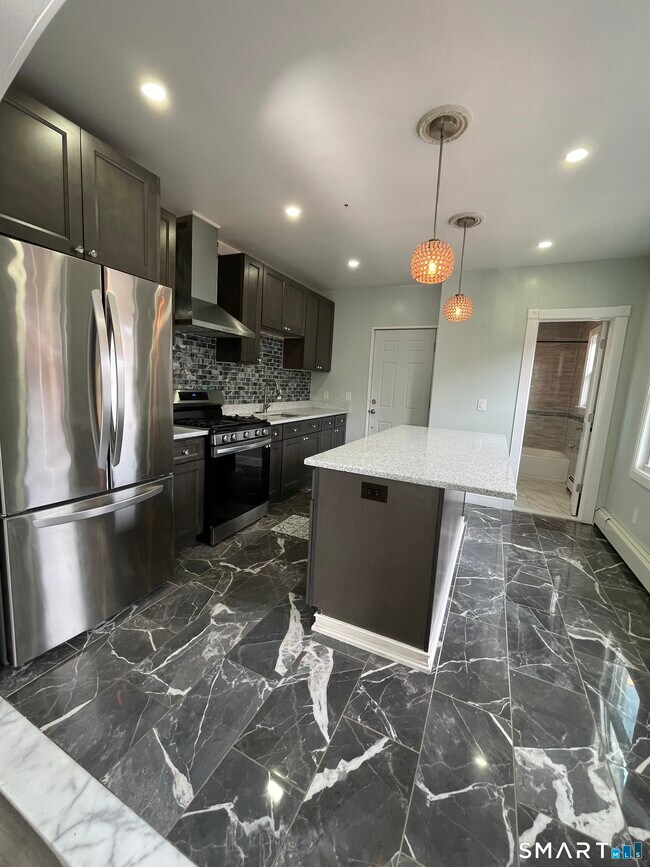 Building Photo - 176 Pearl St