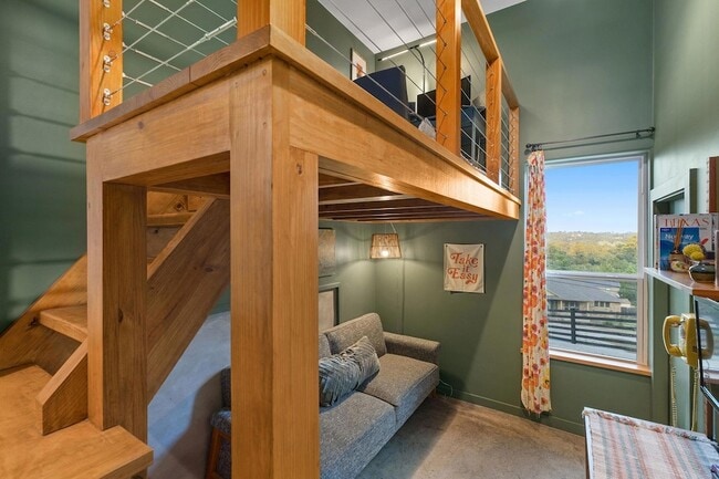 Building Photo - 326 Tahitian Dr