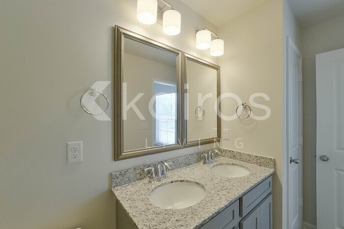 Building Photo - 2503 Banyan Cir