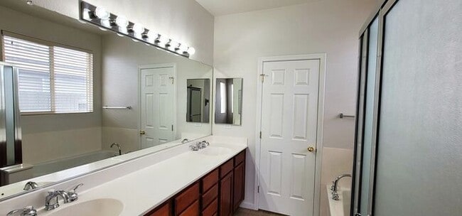 Building Photo - Single-Story 3 Bed, 2 Bath Home in Gated Double Diamond Community – Pool, Gym & 2-Car Garage