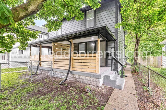 Building Photo - Updated & Budget-Friendly 3-Bedroom Home N...