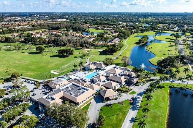 Building Photo - 8566 Casa Del Lago
