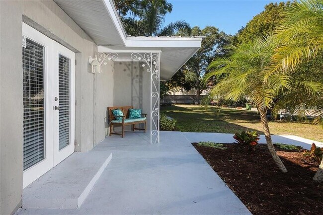 Building Photo - 2060 Sunnyside Pl