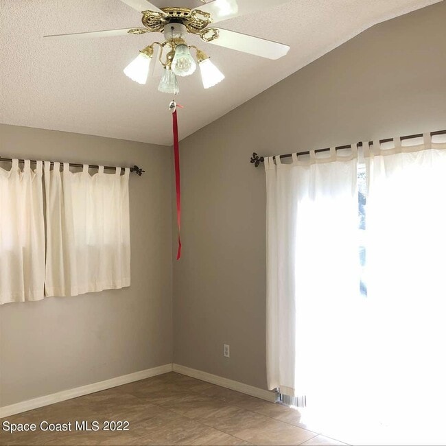 Building Photo - 1281 Rock Springs Dr