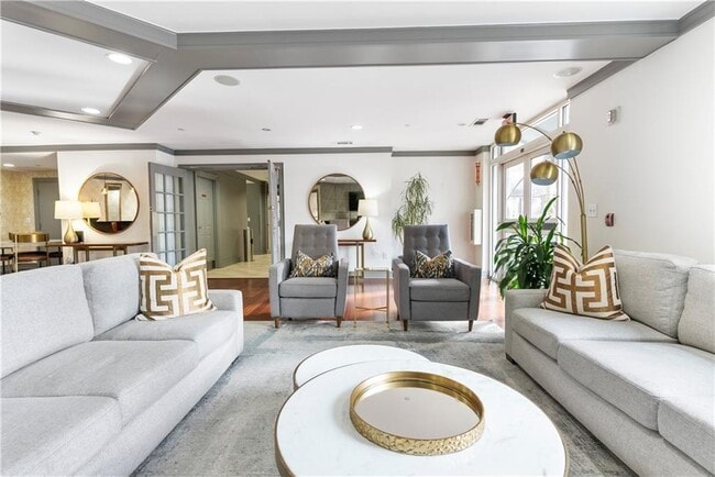 Building Photo - 1101 Juniper St NE