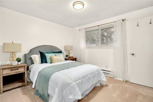 Building Photo - CLICK "REQUEST A TOUR" NOW!