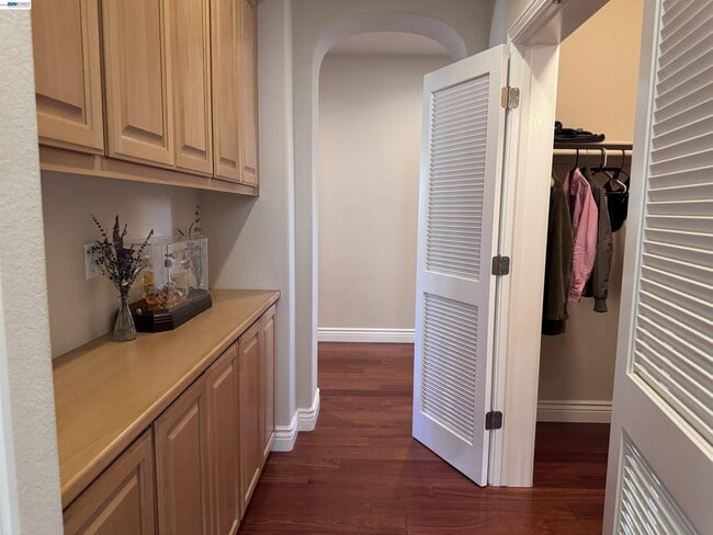 Building Photo - 7875 Kennard Ln