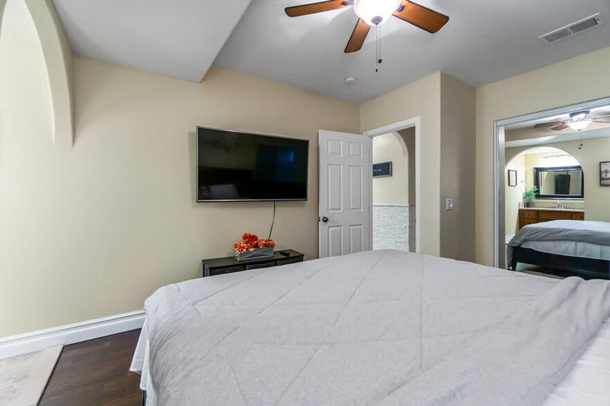 Building Photo - 6090 Rock St