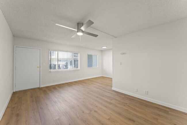 Building Photo - 3205 W 60th St