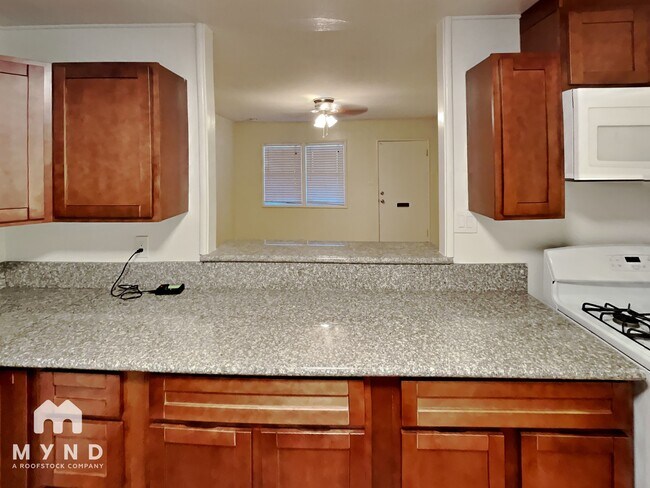 Building Photo - 14 Garrison Dr