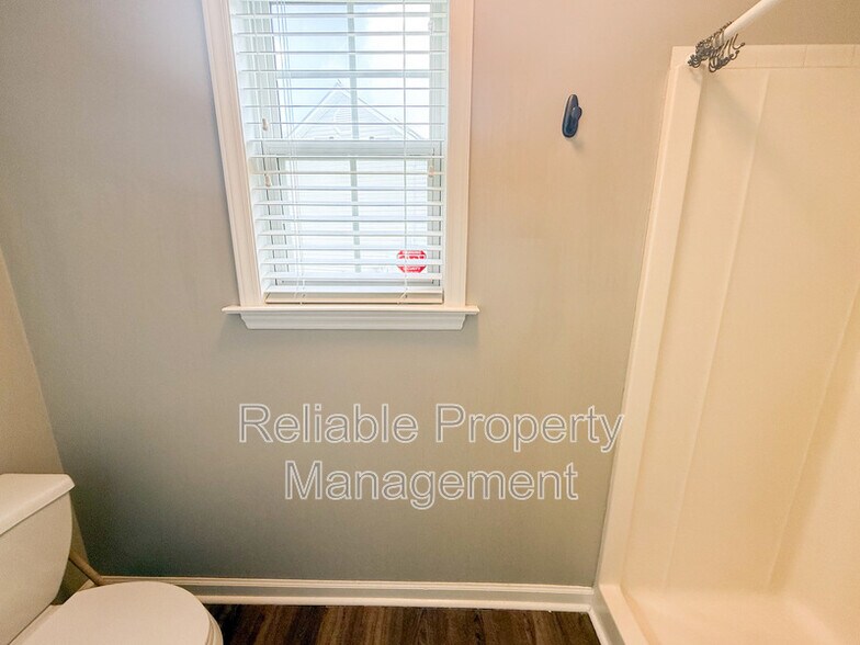 Building Photo - 805 Phillips Pointe Dr