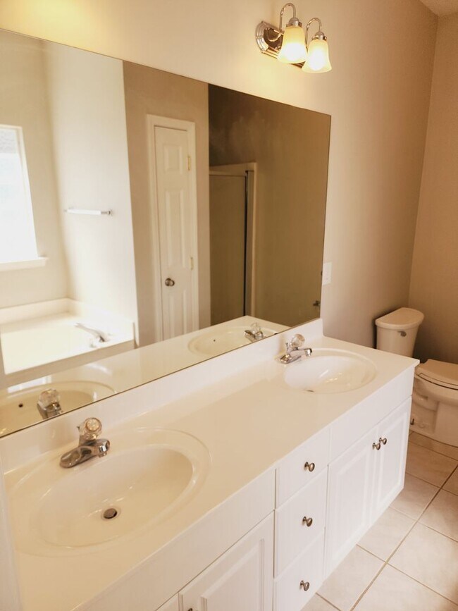 Building Photo - 446 Savannah Cove