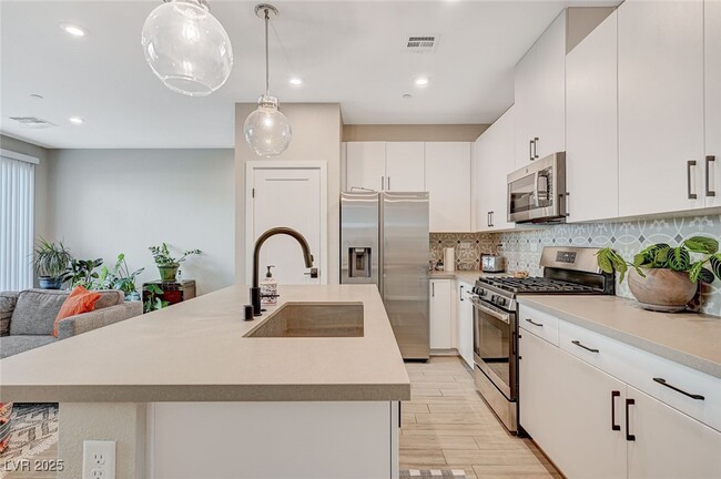 Building Photo - 9276 Desert Pearl Ave