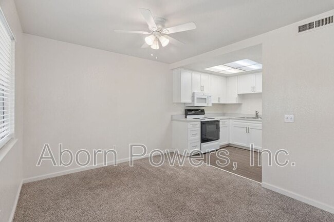 Building Photo - 2529 Greenwood Ln