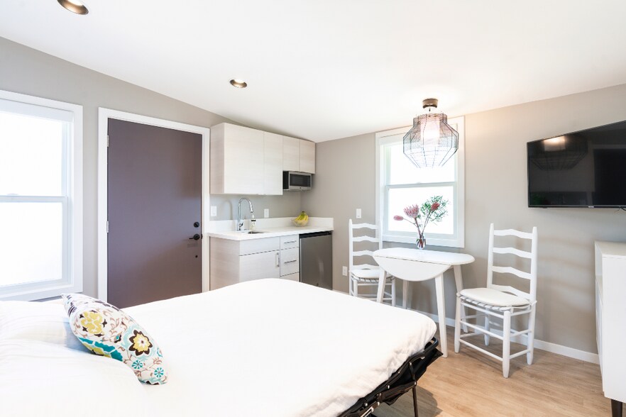 Building Photo - 930 Pueo St