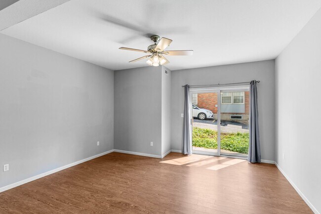 Building Photo - 3BR/2BA ON EAST CAMPUS!