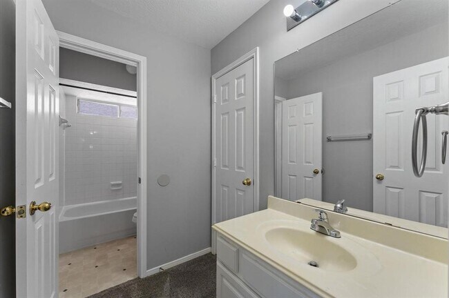 Building Photo - 11910 McKinney Falls Ln
