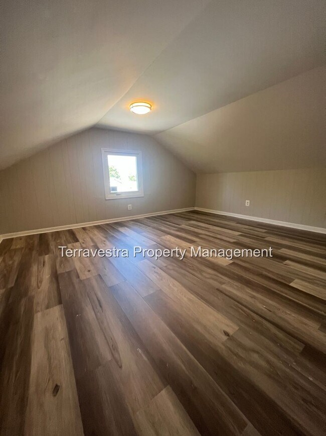 Building Photo - 4 Bedroom, 2 Bathroom Fully Renovated CO i...