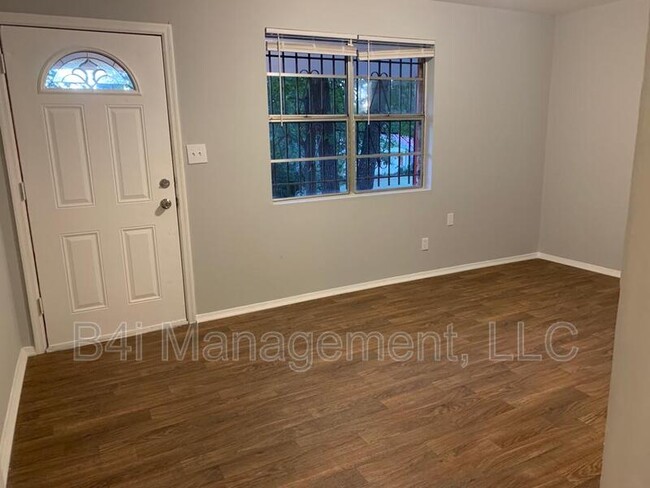 Building Photo - 3025 Sprucewood Dr