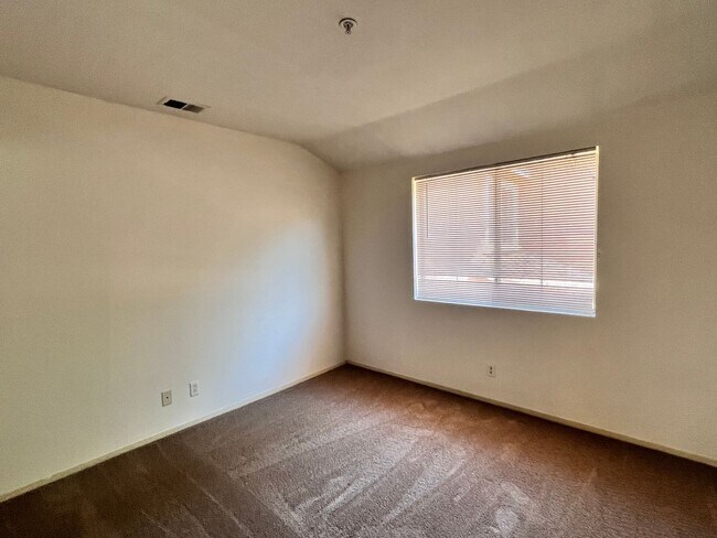 Building Photo - Newer Single Family Home in gated Union City