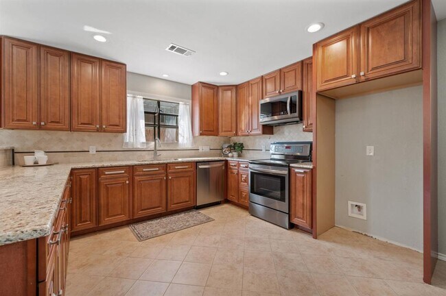 Building Photo - 20807 Boggy Ford Rd