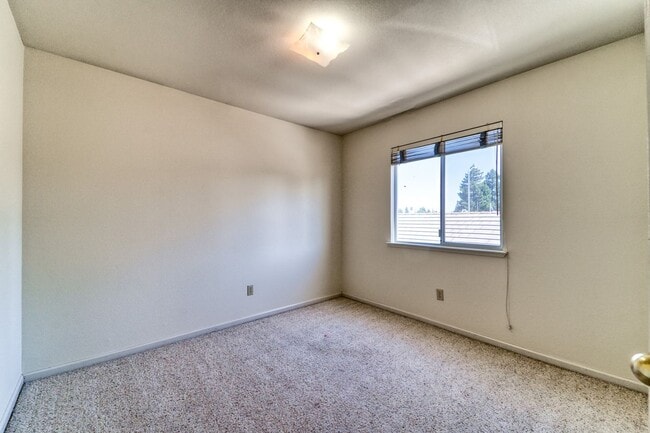 Building Photo - Spacious 4-Bedroom Home Near Happy Park