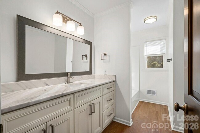 Building Photo - 16808 Knoxwood Dr