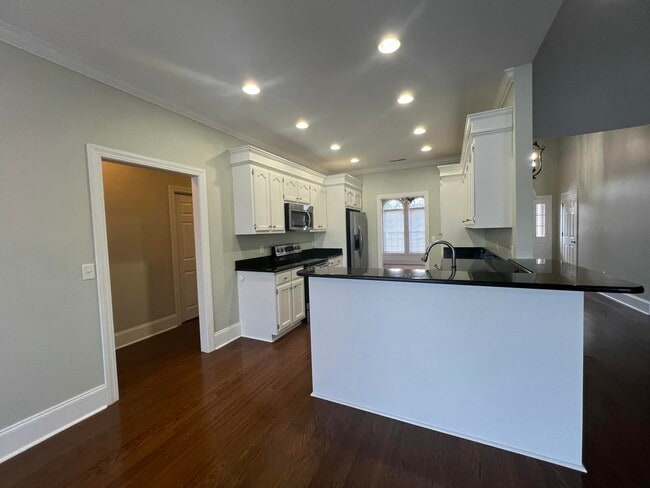 Building Photo - 2105 Harborview Dr