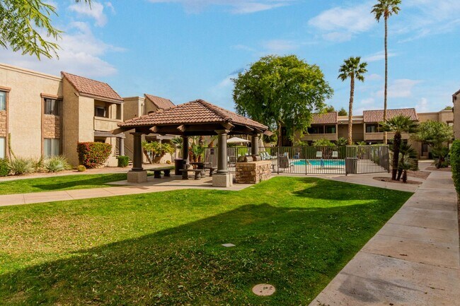 Building Photo - Bella Vita Condo-two bed, two bath in Scottsdale