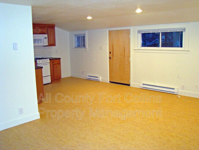Building Photo - 612 W Oak St