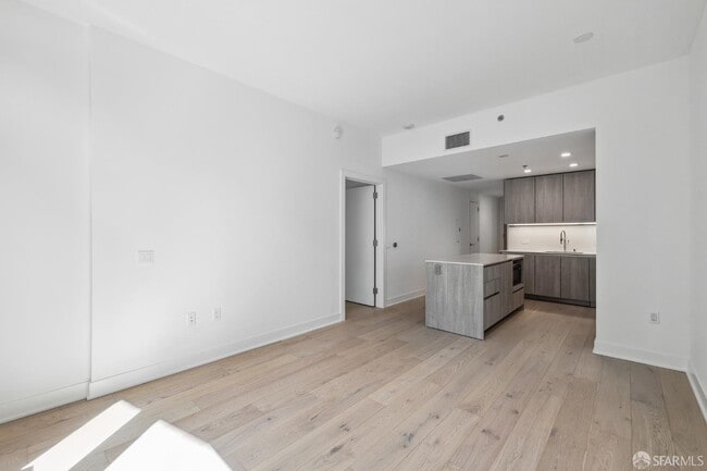 Building Photo - 201 Folsom St