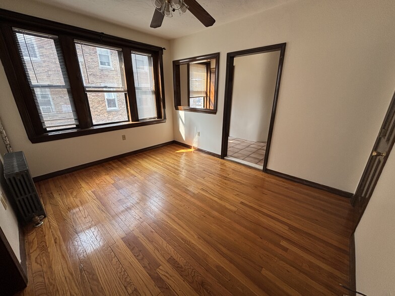 Building Photo - 240 Kelton St