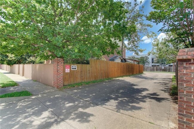 Building Photo - 3306 Foster Ln