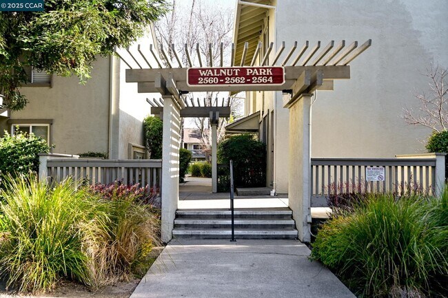 Building Photo - 2560 Walnut Blvd