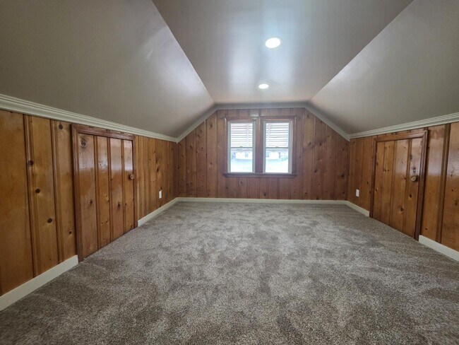 Building Photo - 745 Lafollette St