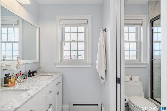 Building Photo - 1140 Fairfield Beach Rd